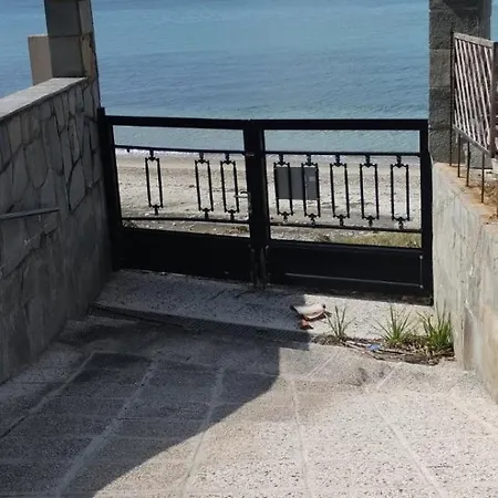 Apartment Christy's By The Sea *